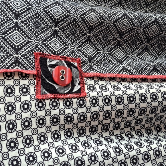 Hand Jive wear art size S handmade in Indiana black and red abstract tunic - Picture 8 of 8